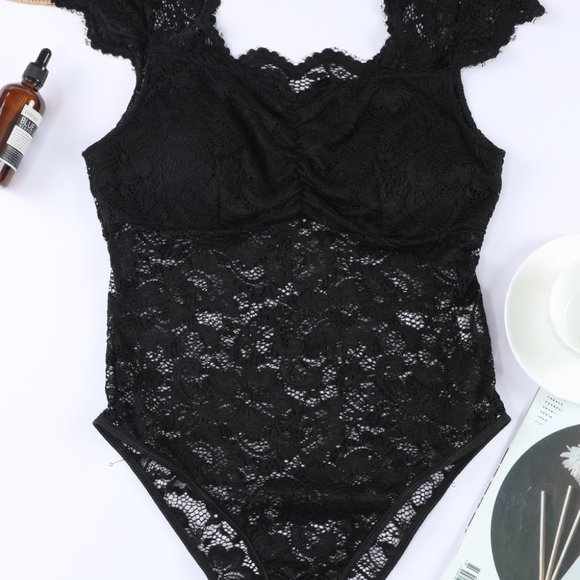 Black Floral Lace Scalloped Square Neck Bodysuit - Picture 2 of 11
